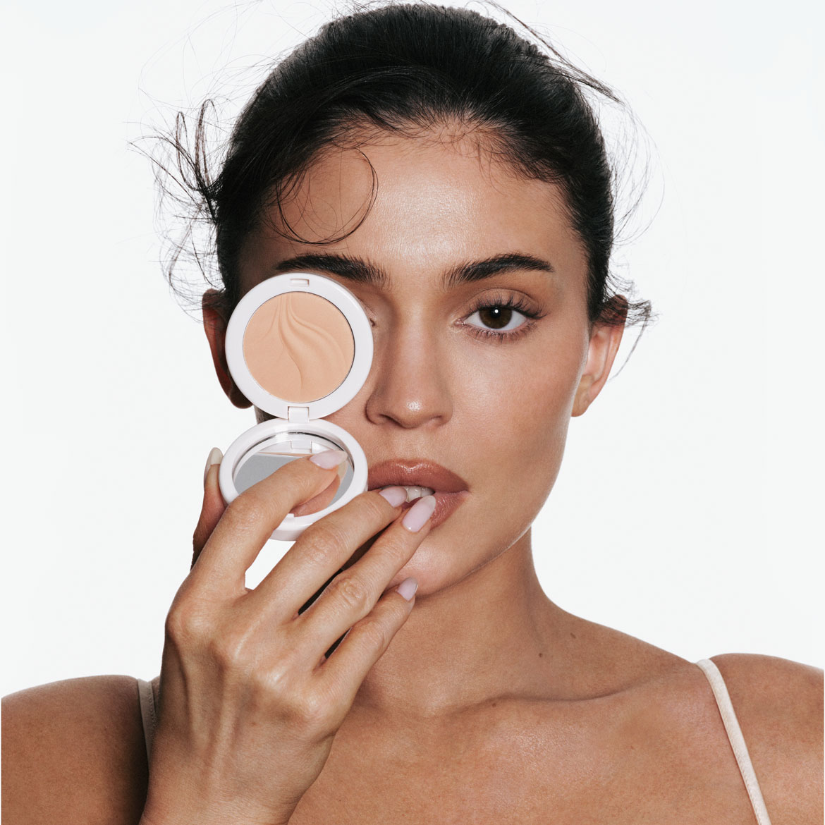 DACH-Kylie Cosmetics-Complexion Newness-Brand-Highlight-Teaser-1170-x-1170-px.jpg
