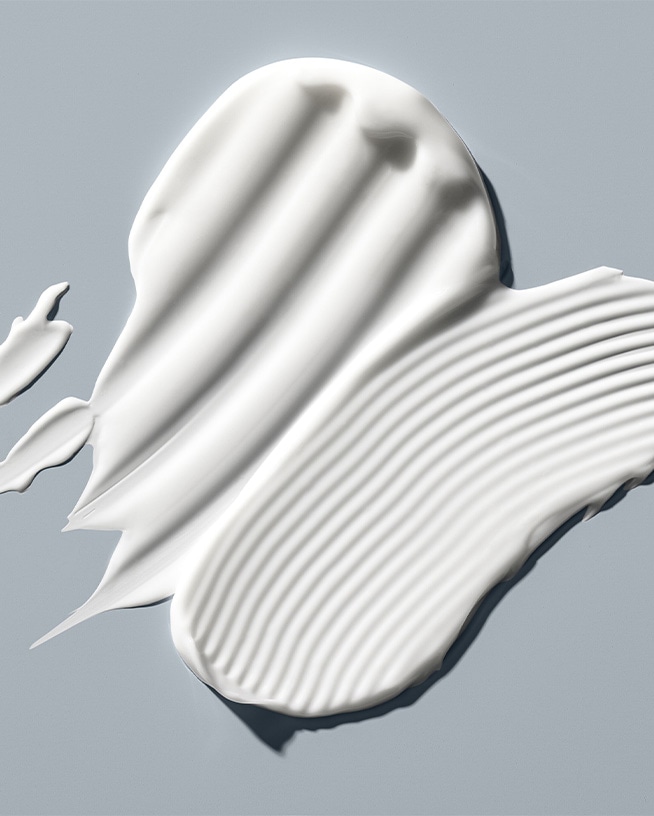 Différents types de peau ont des besoins différents en matière de soins, notamment en matière de protection solaire, et cette crème solaire blanche et épaisse est parfaite pour les peaux sèches.